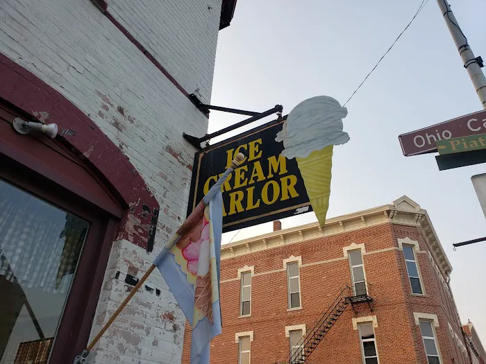 Stoner's Ice Cream Parlor Picture 6