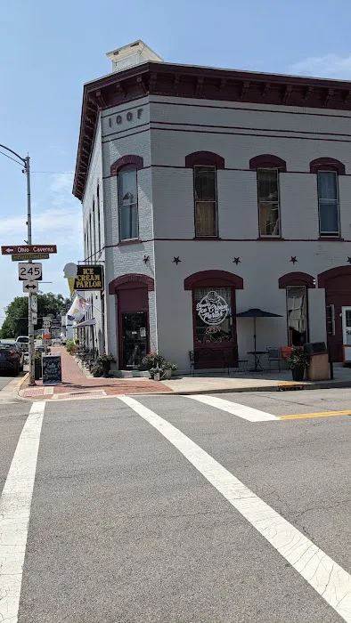 Stoner's Ice Cream Parlor Picture 7