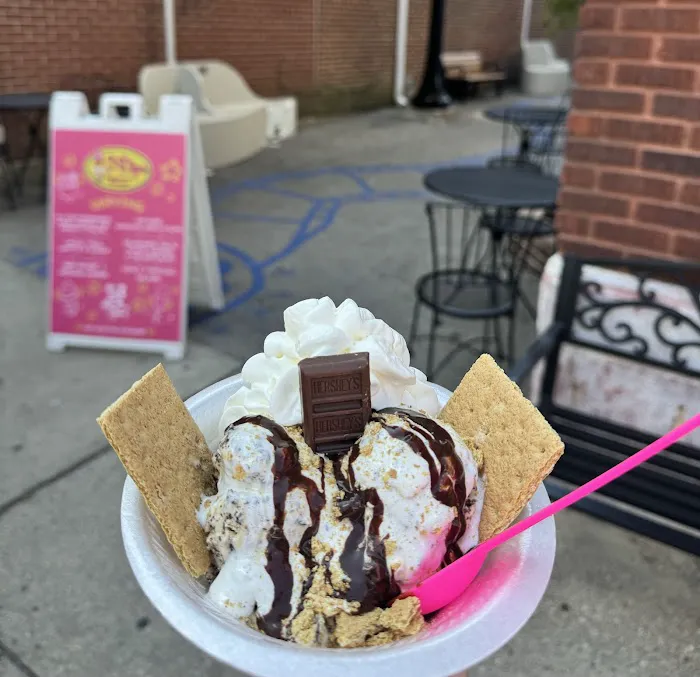 3 Dips Ice Cream Shoppe Picture 2