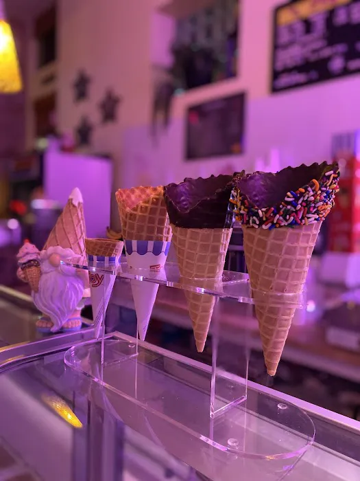 3 Dips Ice Cream Shoppe Picture 5
