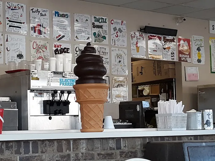 Lil Shack Ice Cream Parlor Picture 3