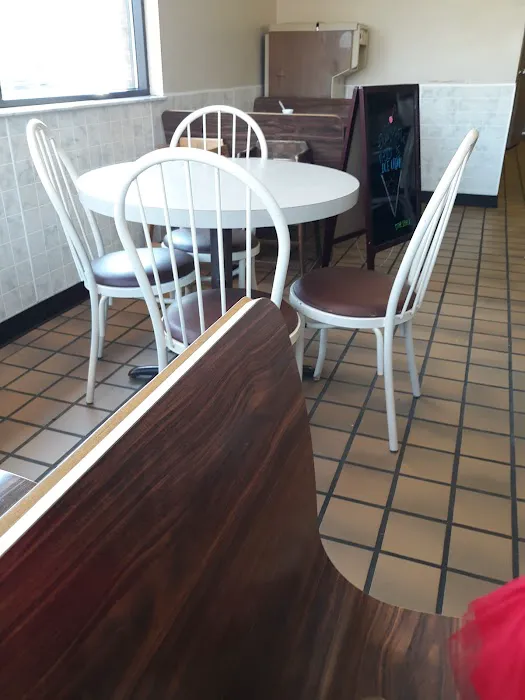 Lil Shack Ice Cream Parlor Picture 4