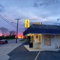 Lucy's Frozen Custard ico