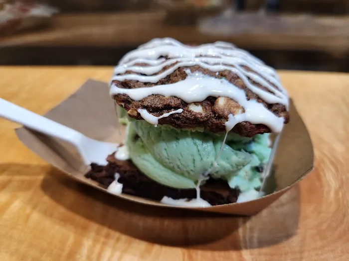 Legendairy Cookies 'N Creamery Picture 3