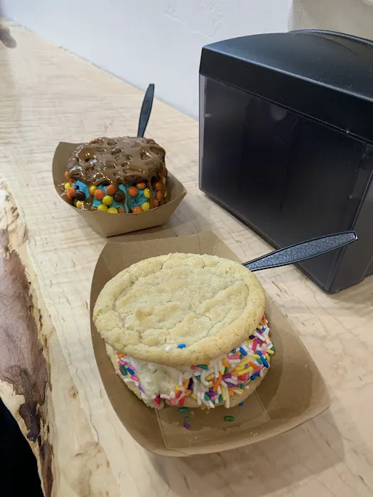 Legendairy Cookies 'N Creamery Picture 10