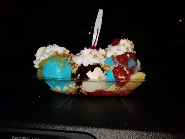 Scoops Ice Cream House Picture 7
