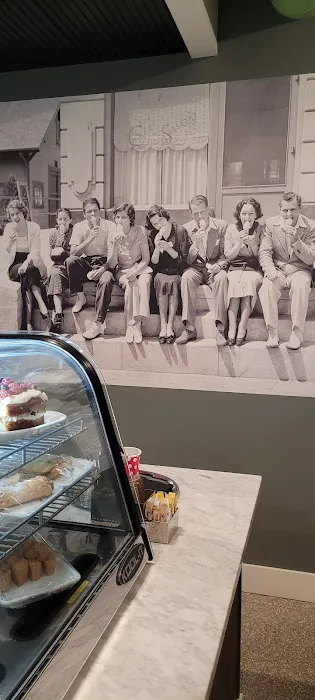 Sweet Bean Gelato & Intelligentsia Coffee Shop Picture 10