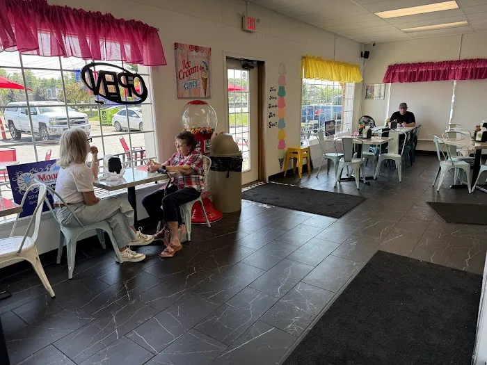 Mooney’s Ice Cream and Cakes Picture 2