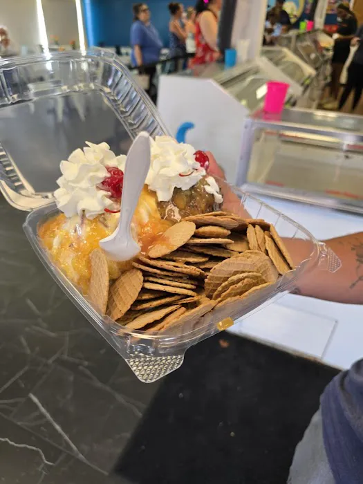 Mooney’s Ice Cream and Cakes Picture 3
