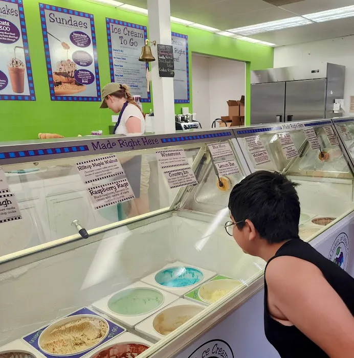 Great Lakes Ice Cream Co. Picture 10