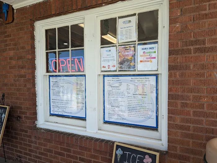Chill’n Parrot Ice Cream Shop Picture 5