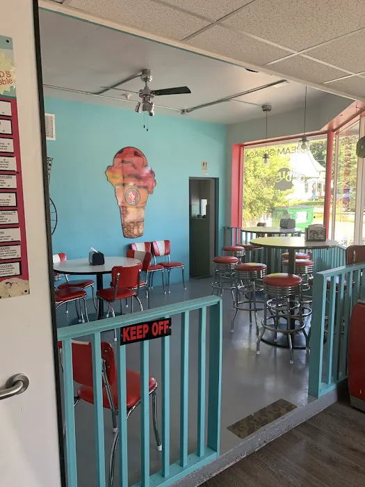 Double Dip Ice Cream Shoppe Picture 2