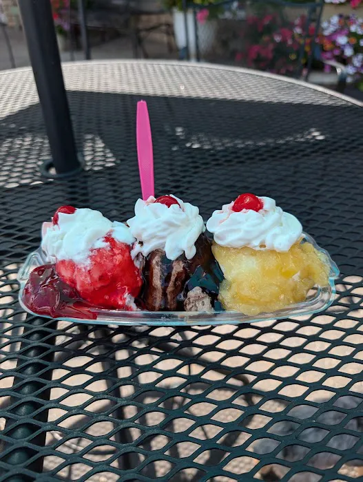 Double Dip Ice Cream Shoppe Picture 4