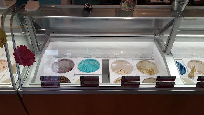 Double Dip Ice Cream Shoppe Picture 6