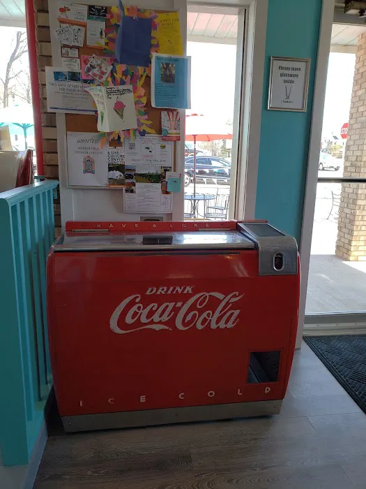 Double Dip Ice Cream Shoppe Picture 9