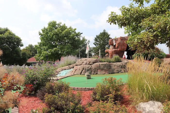 Buoy 18 Ice Cream, Miniature Golf, Bubble tea, Arcade Picture 1