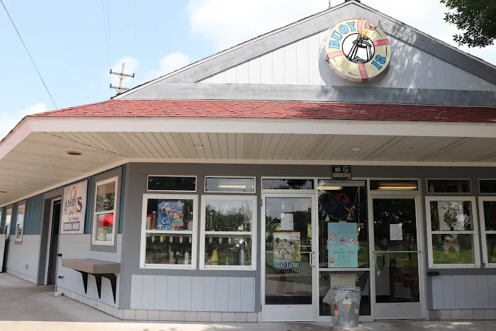 Buoy 18 Ice Cream, Miniature Golf, Bubble tea, Arcade Picture 2