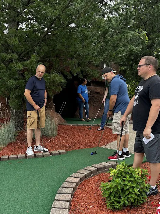 Buoy 18 Ice Cream, Miniature Golf, Bubble tea, Arcade Picture 7