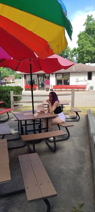 Roaring 20's Ice Cream Parlour Picture 8
