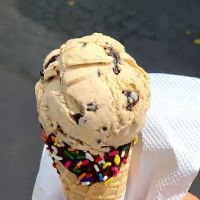 Mona’s Eats + Treats ico