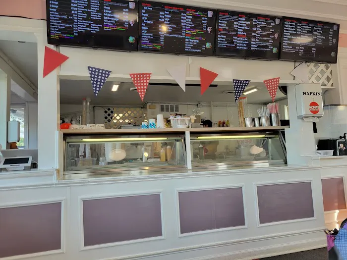 Mona’s Eats + Treats Picture 3