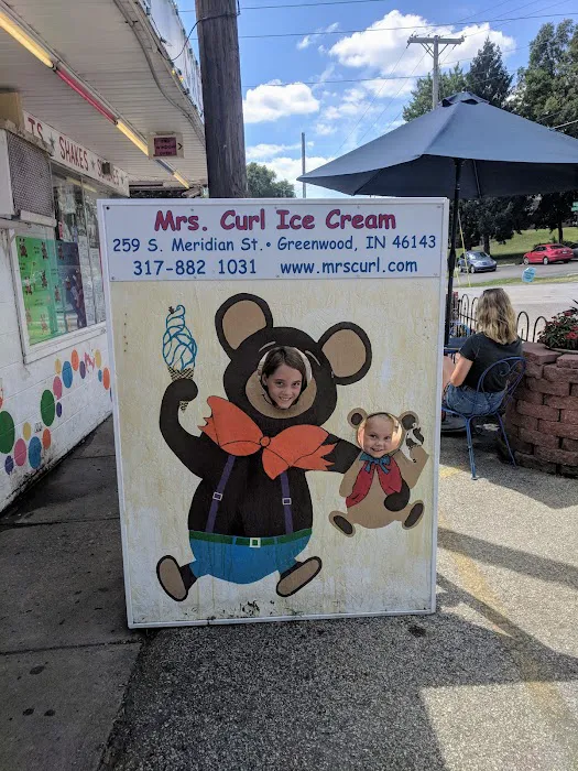 Mrs. Curl Ice Cream Shop Picture 2