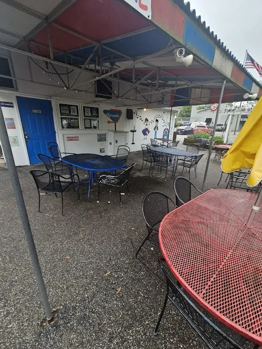 Mrs. Curl Ice Cream Shop Picture 8