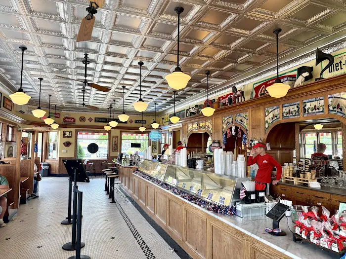 South Pier Parlor Picture 1