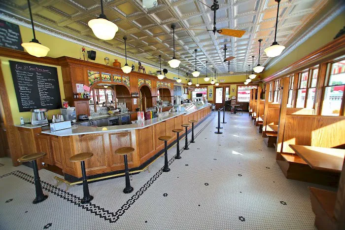South Pier Parlor Picture 3