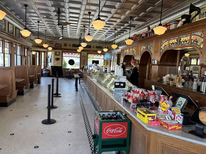 South Pier Parlor Picture 6