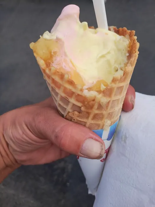 Emo's Dairy Mart Picture 4