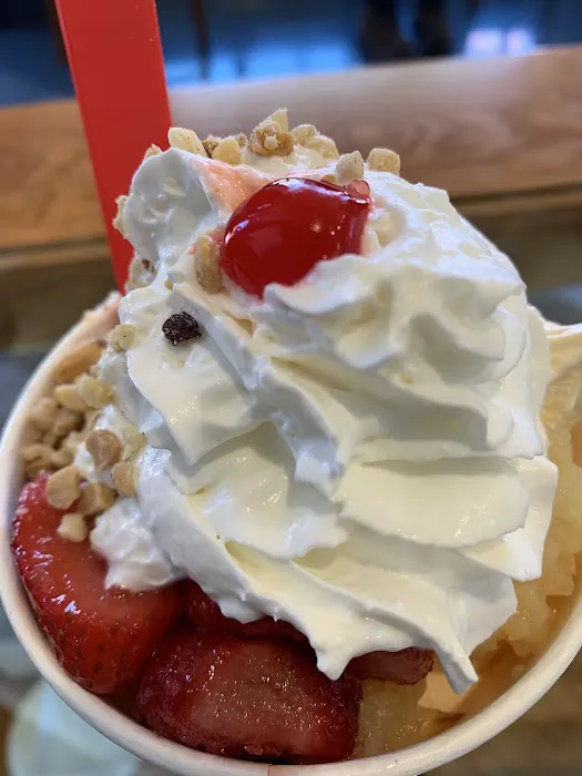 Lisa's Ice Cream and Donuts Picture 1