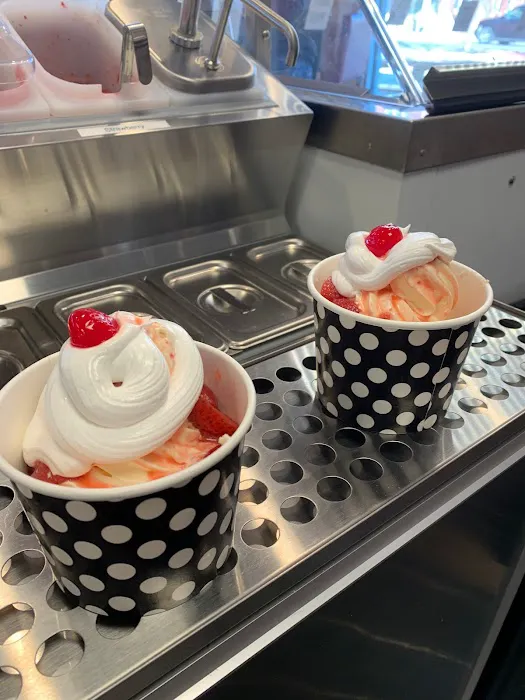 Lisa's Ice Cream and Donuts Picture 5