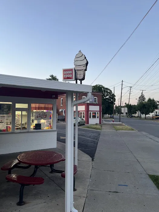 Cobbs Drive-In Picture 3