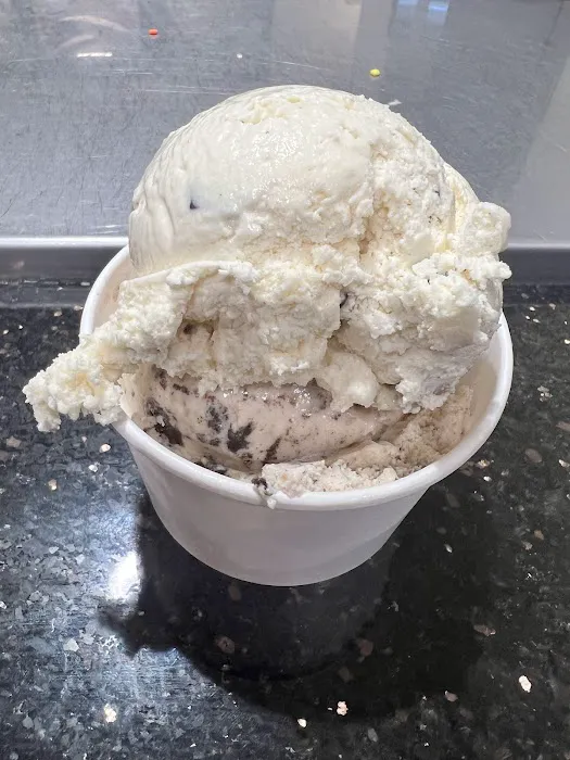 Phyllis Ann’s Signature Ice Creamery Picture 4
