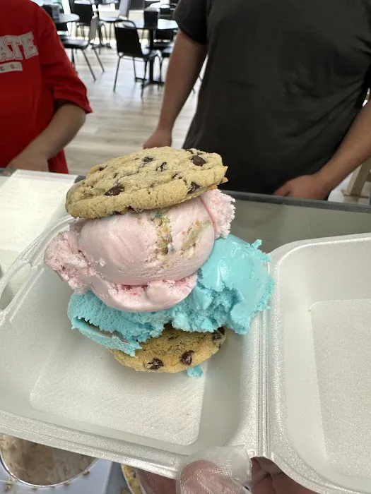 Strawser's Ice Cream, Pop & Candy Shop Picture 1