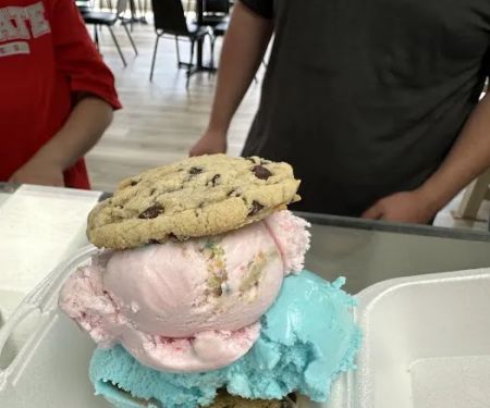 Strawser's Ice Cream, Pop & Candy Shop