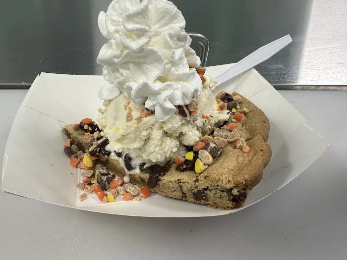 Strawser's Ice Cream, Pop & Candy Shop Picture 3