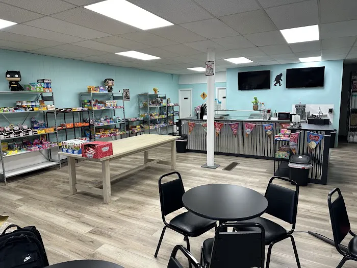 Strawser's Ice Cream, Pop & Candy Shop Picture 2