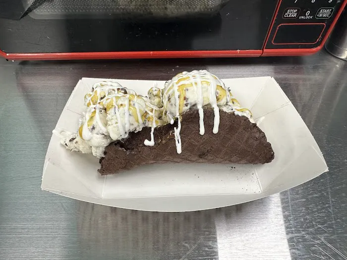 Strawser's Ice Cream, Pop & Candy Shop Picture 4