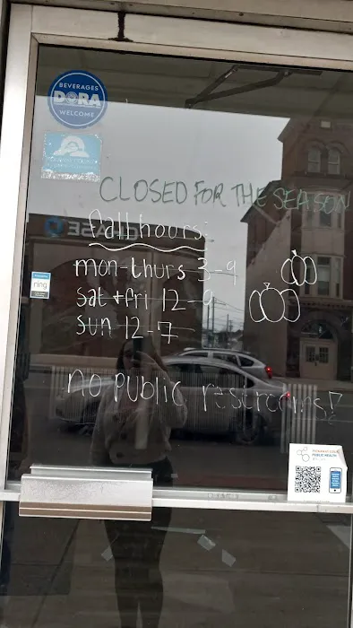 Strawser's Ice Cream, Pop & Candy Shop Picture 9