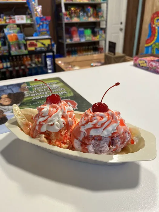 Strawser's Ice Cream, Pop & Candy Shop Picture 5