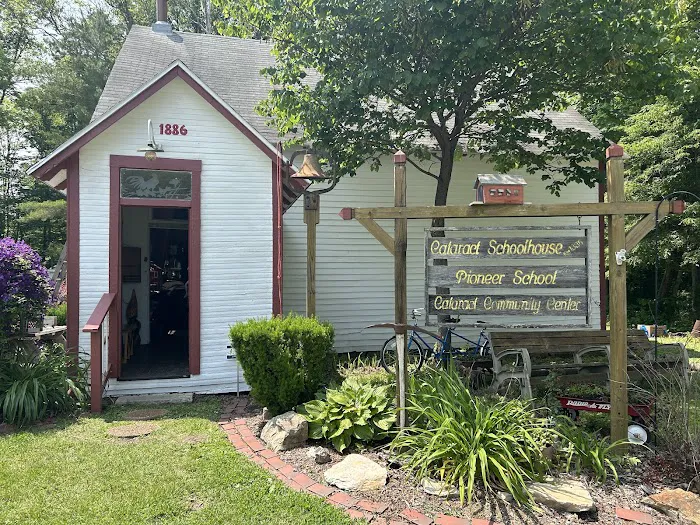 Cataract Schoolhouse Picture 2