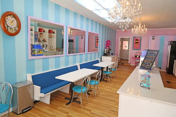 Wellington's Ice Cream Palace Picture 2