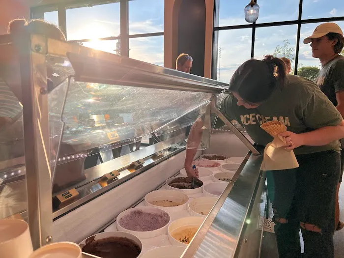 Gold Spoon Creamery - Ice Cream & Coffee Picture 2