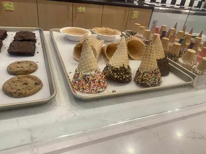 Gold Spoon Creamery - Ice Cream & Coffee Picture 9