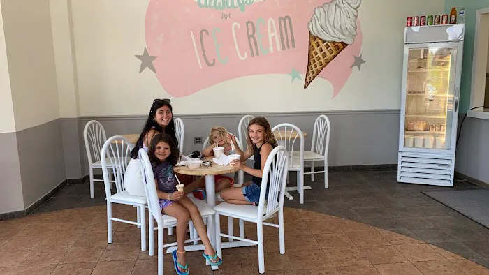 Swirlz Frozen Custard and Soft Serve - Lake Orion Picture 2