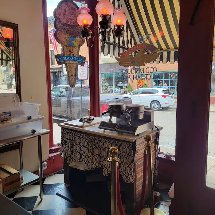 American Old Fashion Ice Cream Parlor Picture 8