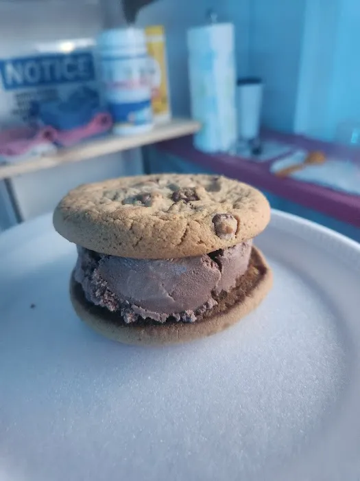 Gimme the Scoop Picture 8
