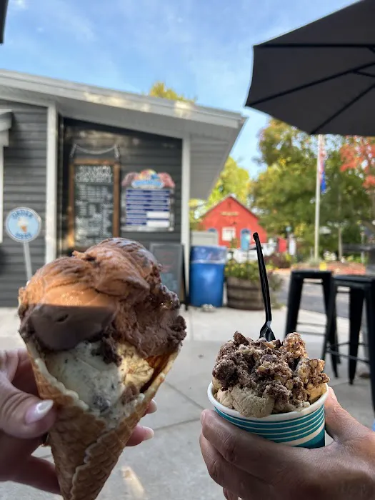 Suamico Creamery Picture 8